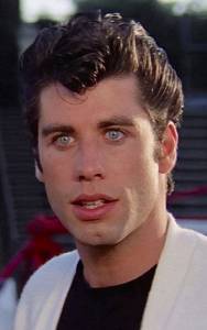 Como está o elenco de Grease: John Travolta